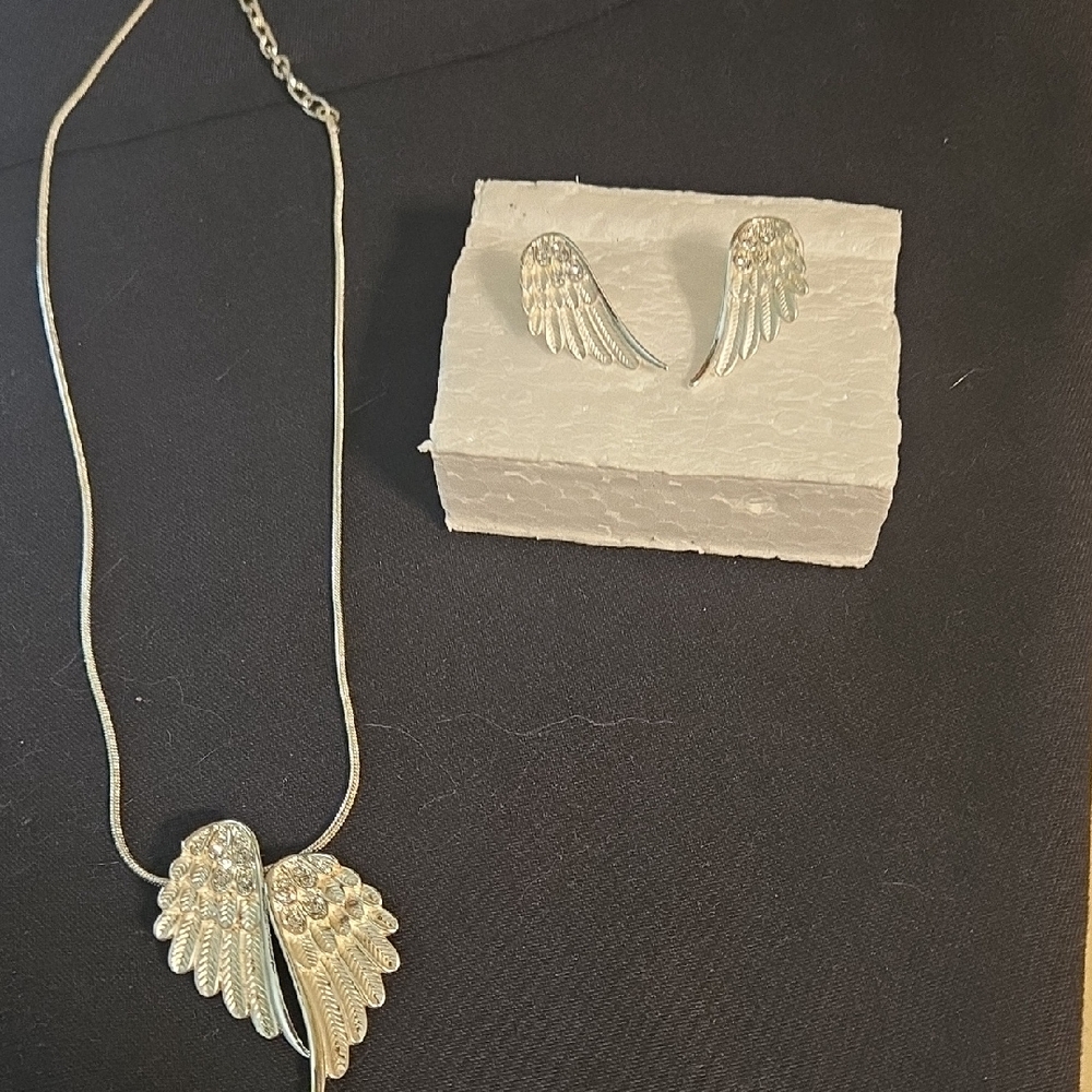 Elegant Silver Wing Necklace and Earring Set